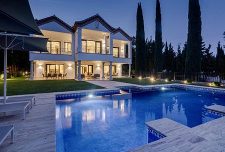 Luxury Villa for rent in The Golden Mile, Spain - Photo 4