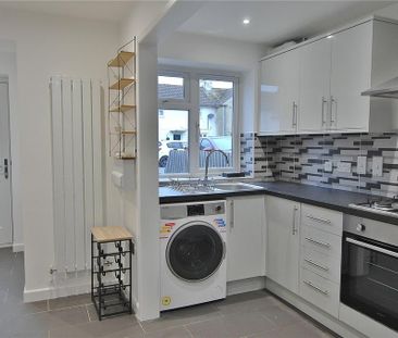 2 bedroom semi-detached house to rent - Photo 6