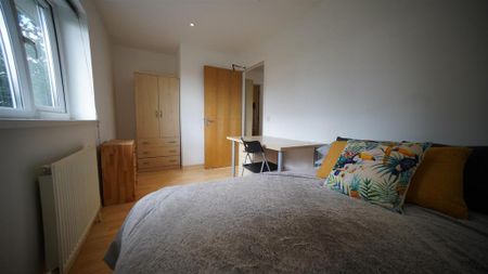 4 bedroom terraced house to rent - Photo 5