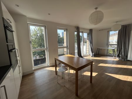 Bright and Stylish 1 bed to Let in Ivy Point, East London - Photo 2