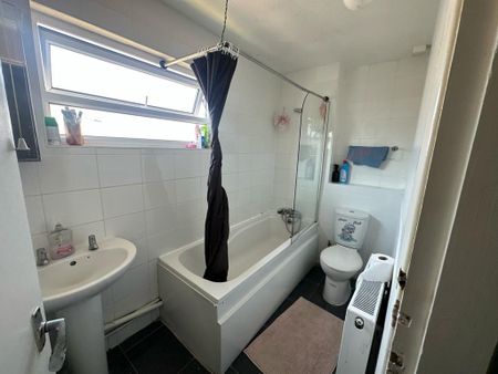 4 bedroom terraced house to rent - Photo 2