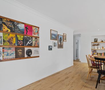 Stunning Renovated 4 Bedroom Home with Lovely Gardens in Calamvale - Photo 3