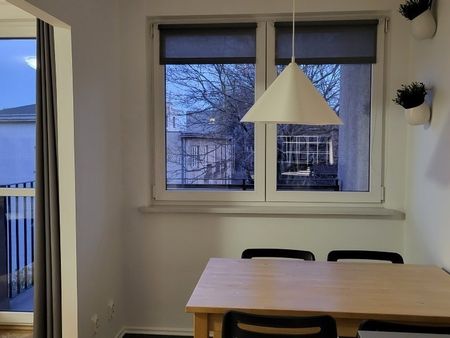Przestronna kawalerka z balkonem - Wiejska - Photo 4