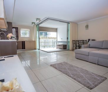 Fully Furnished 2-Bedroom Retreat in the Heart of Brisbane - Photo 2