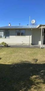 Sunny 3 Bedroom Home with Sleepout - Photo 4