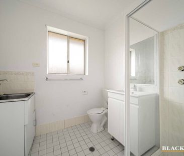 CENTRAL LOCATION - Photo 4