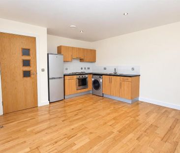 2 bedroom flat to rent - Photo 4