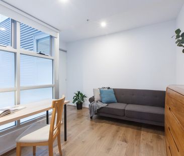 Modern, Fully Furnished Apartment - Photo 1