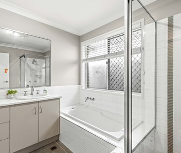 FAMILY HOME IN DESIRABLE LOCATION - Photo 6