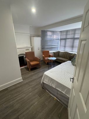 Room in a Shared House, Wickliffe Gardens, HA9 - Photo 1