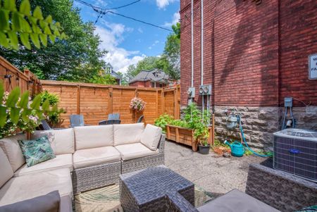 1-108 Strathcona Ottawa Canada - Photo 4