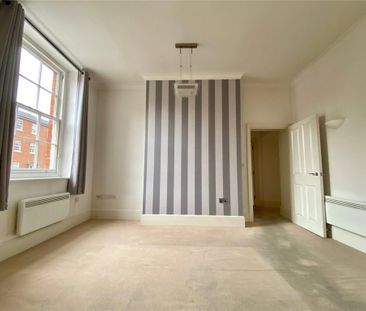 1 Bedroom Flat / Apartment - North Square, Knowle - Photo 5