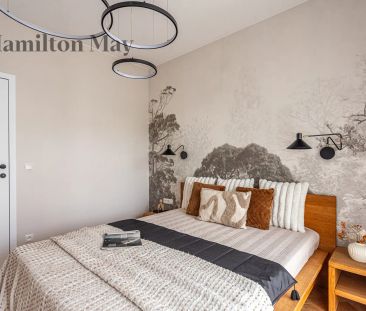 Nowoczesny, świeżo wykończony apartament z widokiem na park, 2 miejscami parkingowymi i komórką lokatorską w nowej inwestycji na Woli - Фото 4