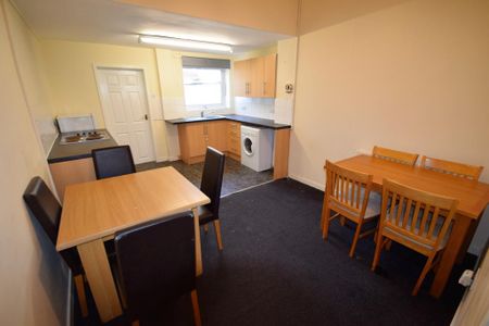 2 bedroom terraced house to rent - Photo 4