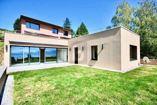 SPLENDIDE, DE HAUT STANDING AVEC MAGNIFIQUE VUE LAC - Photo 1