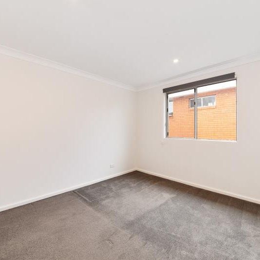 TASTEFUL ONE BEDROOM LOCATED IN THE HEART OF WAVERLEY! - Photo 1