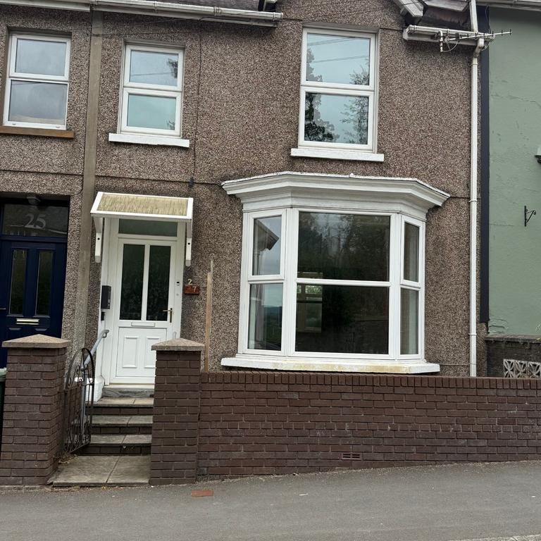 4 bedroom terraced house to rent - Photo 2
