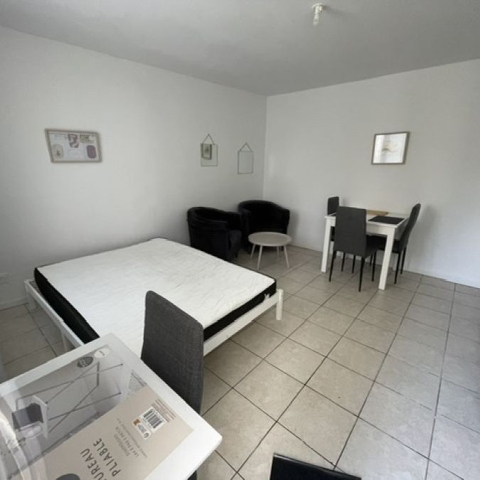 JOLI T1 BIS AU RDC PROCHE CENTRE VILLE - Photo 1