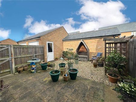 3 bedroom semi-detached house to rent - Photo 3