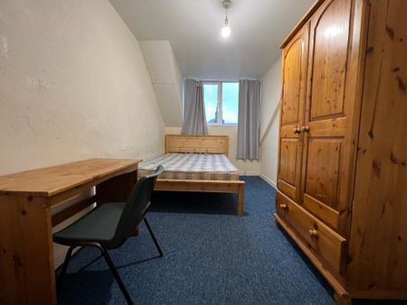 4 bedroom flat to rent - Photo 5