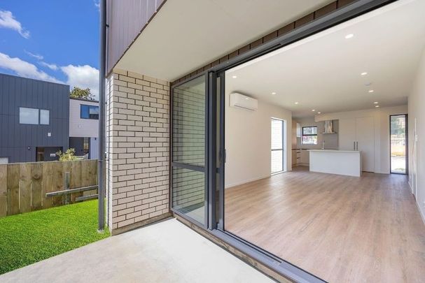 NEW LYNN, 3 BEDROOMS - Photo 1