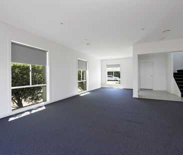 Modern Double-Storey Townhouse in Central Rowville - Photo 6