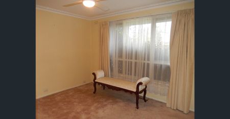 Three Bedroom Family Home - Photo 4