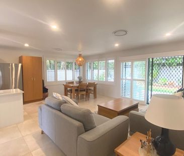 Luxury Appointed Private 3br Rear Residence - Ducted A/C - Large Gr... - Photo 3