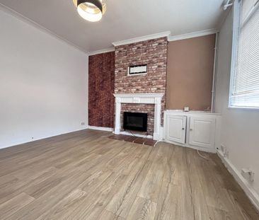 3 bedroom end of terrace house to rent - Photo 1