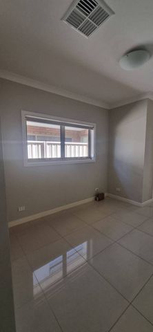 CONTEMPORARY HOME + SOLAR BATTERIES. Save Thousands in electricity per year. - Photo 4