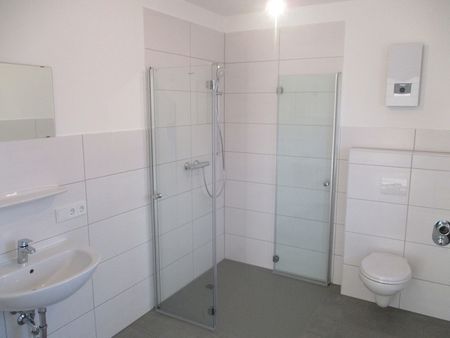 Moderne Erdgeschosswohnung mit Terrasse und Garten in zentraler Lage von Nienburg - Photo 5