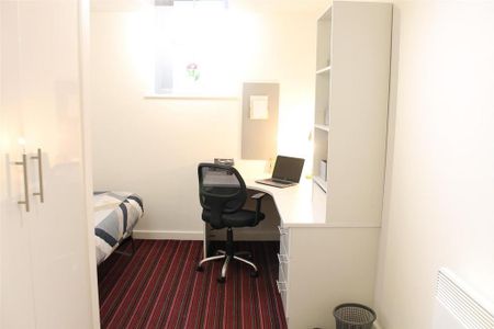 1 bedroom in a flat share to rent - Photo 4