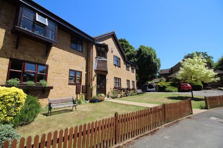 Flat to rent - Old Mill Close, Dartford, DA4 - Photo 3