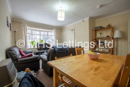 4 Bedroom Mid Terraced House for rent in North Grange Mews - Photo 3
