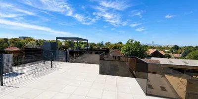 FULLY FURNISHED & EQUIPPED! 2 Bedroom Penthouse with 30 m² rooftop terrace! Garage! Nähe U2! - Photo 3