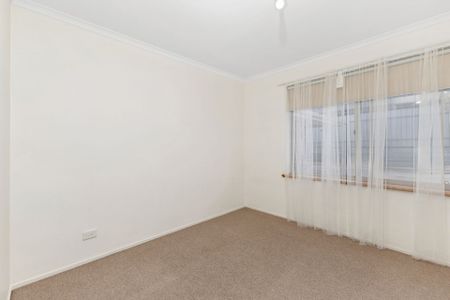 Spacious 4-Bedroom Family Home with Ducted Air Conditioning & Large Backyard - Photo 3