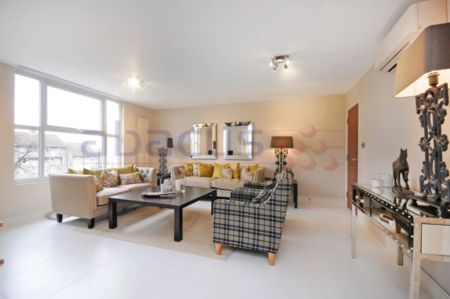 3 Bedroom Flat - Photo 2