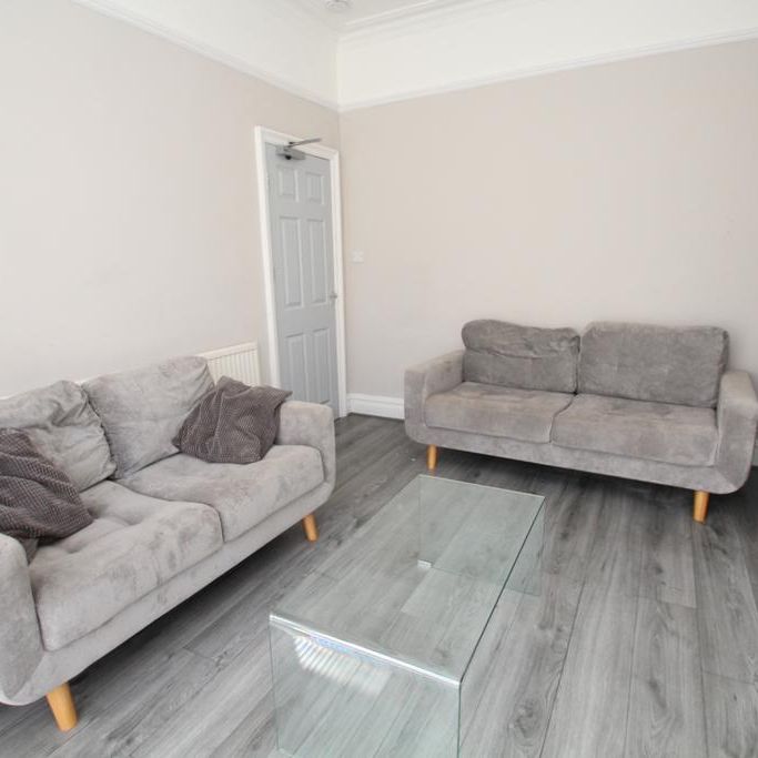 4 bedroom terraced house to rent - Photo 1