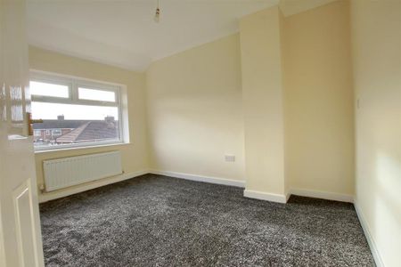 2 bedroom semi-detached house to rent - Photo 5