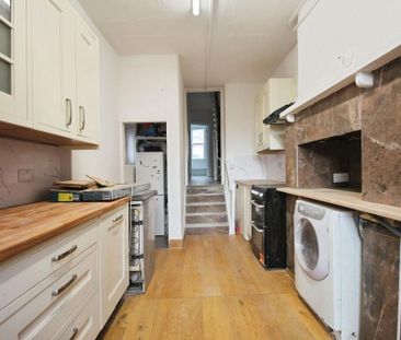 3 bedroom flat to rent - Photo 3