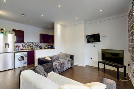 4 bedroom flat to rent - Photo 3