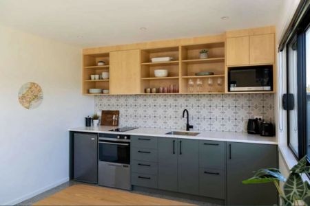 2-bedroom apartment, available now! - Photo 4