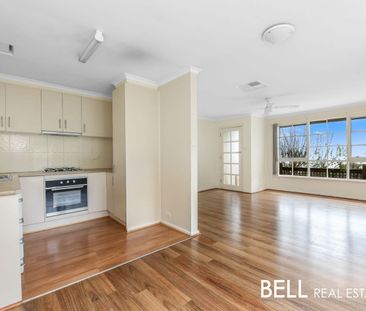 Lovely 3-Bedroom Home with Breathtaking Views - Photo 2