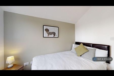 1 bedroom in a house share to rent - Photo 2