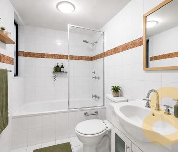 Modern Loft-Style 1-Bedroom with Courtyard in Prime Location - Photo 4