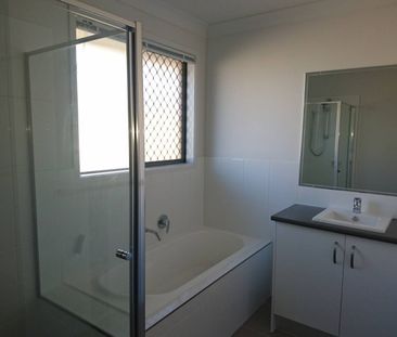 FOUR BEDROOM HOME IN HILLVUE - Photo 4