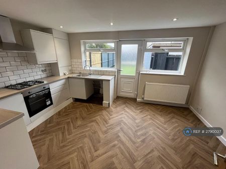 3 bedroom detached house to rent - Photo 5