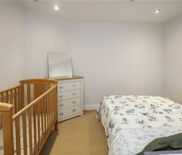 Beautifully presented and quirky one bedroom end of terrace propert... - Photo 3