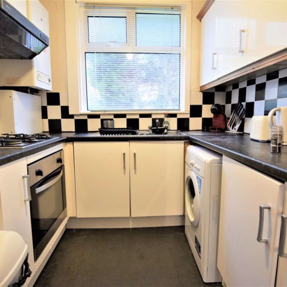 3 bedroom House in Buckingham Avenue, Leeds - Photo 1