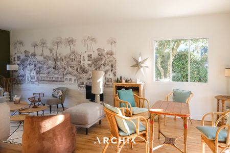 Architecture Basco-Landaise des années 30, cette maison familiale de 180 m2 est bâtit sur un beau terrain arboré de 1054 m2, dans le quartier des Abatilles, à proximité du Moulleau. - Photo 2